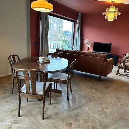 Daire Big In Vintage Style